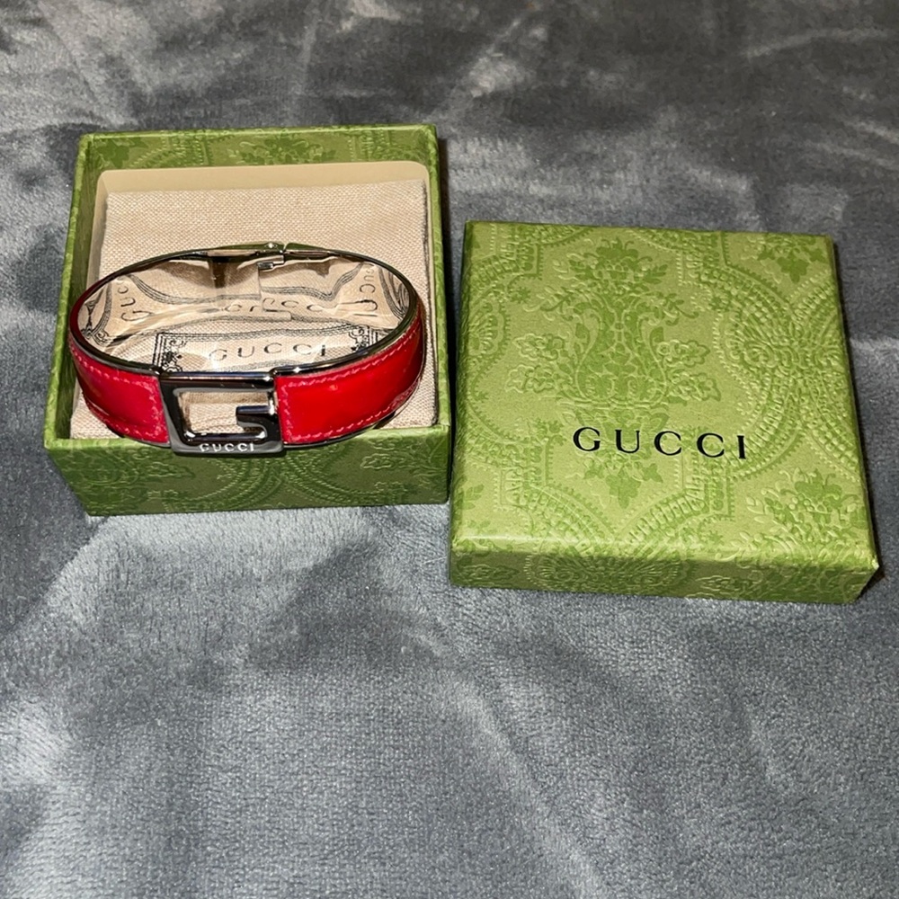 Preloved Gucci vintage silver metal red patent leather G logo bangle 17cm US 7”